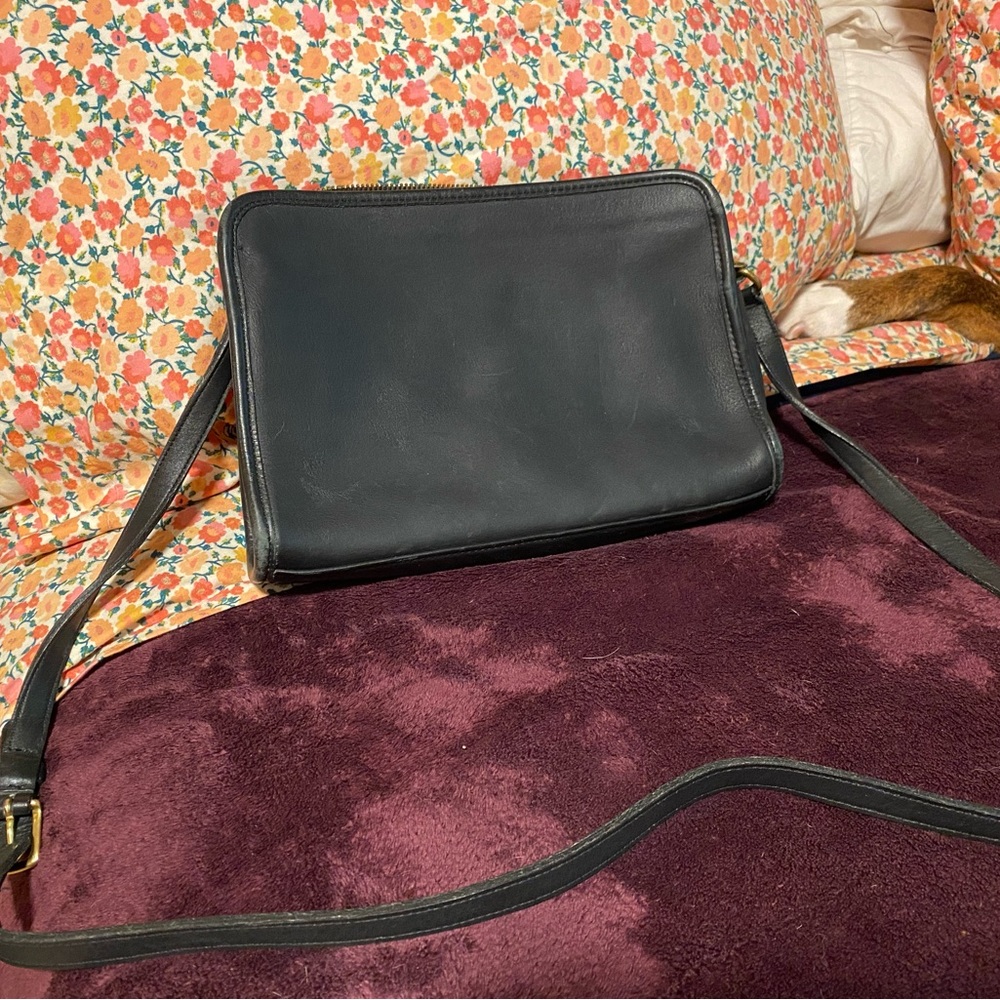 90’s Vintage woman’s Coach cross body purse